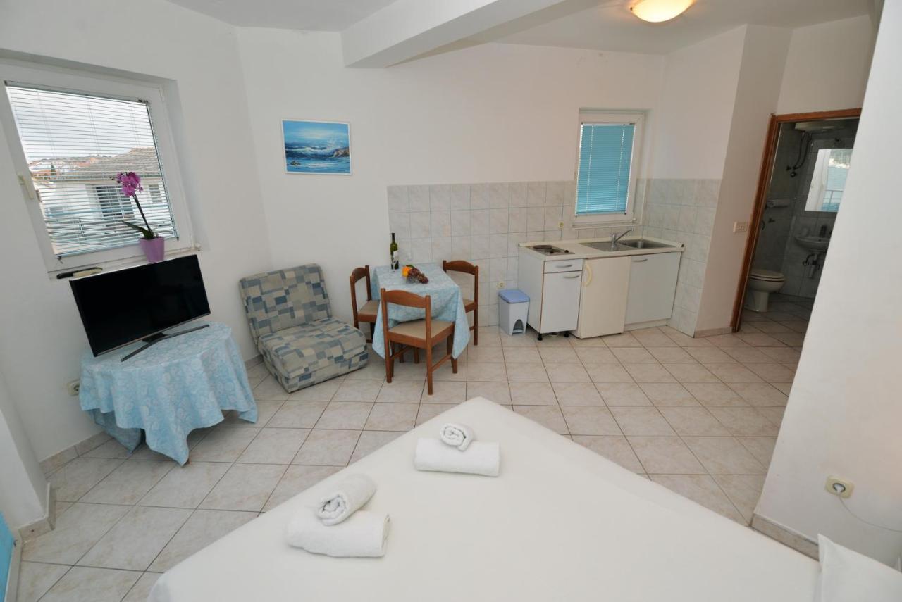 Apartman Mana, Murter Bagian luar foto