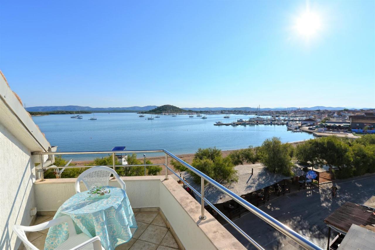 Apartman Mana, Murter Bagian luar foto